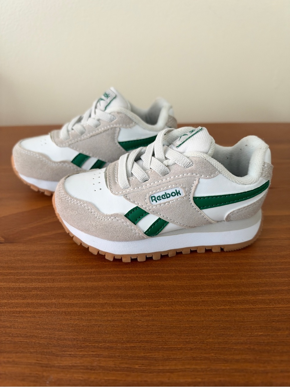 Toddler 6 Reebok Kids Classic Runner in White, Beige & Green